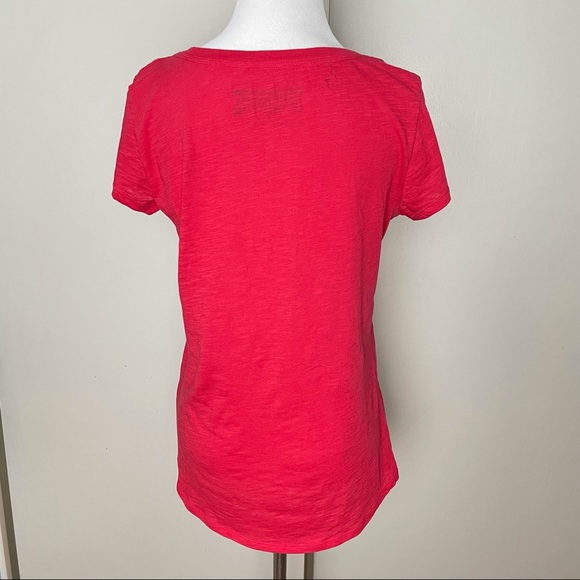 VS Pink All I Want is Everything Red T-Shirt Size Medium Xmas Christmas - Picture 4 of 8